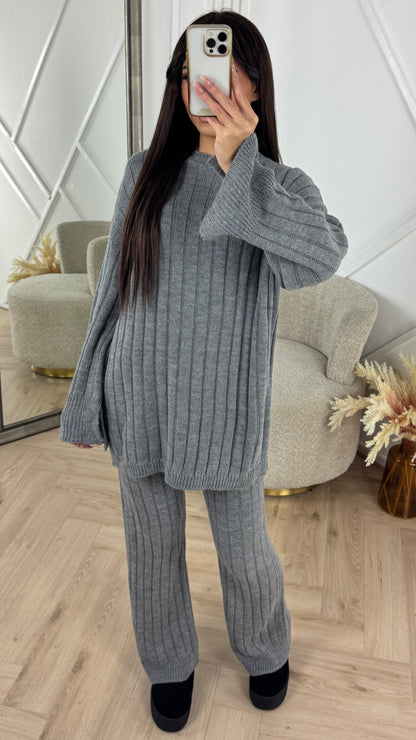 Knitted Wide-Leg Set with Long Top & Wide Sleeves
