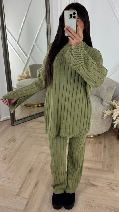 Knitted Wide-Leg Set with Long Top & Wide Sleeves