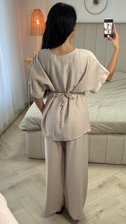 Two-Piece Viscose Blend Set with Marble Buttons and Wide-Leg Trousers