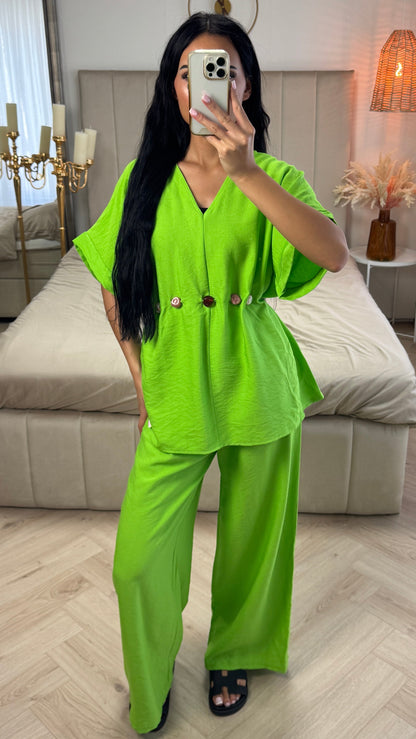 Two-Piece Viscose Blend Set with Marble Buttons and Wide-Leg Trousers