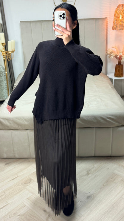 Two-Pieces Set Sweater + V Neck Dress Pleated