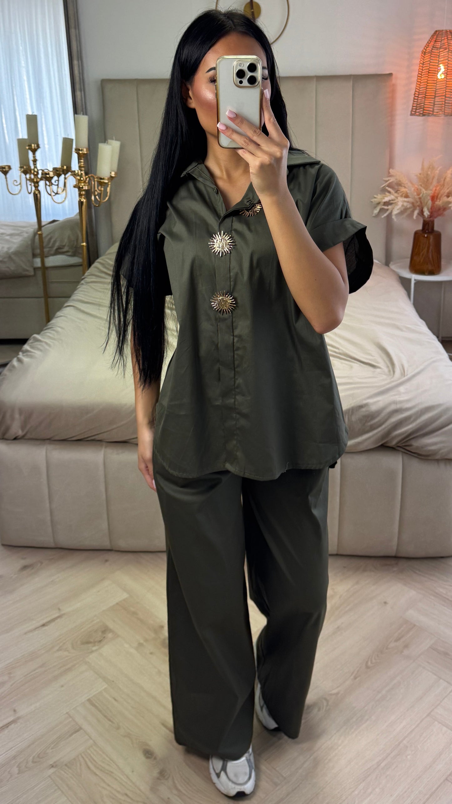 Two-Piece Cotton Set with Gold Buttons – Short Sleeves & Wide-leg Pants