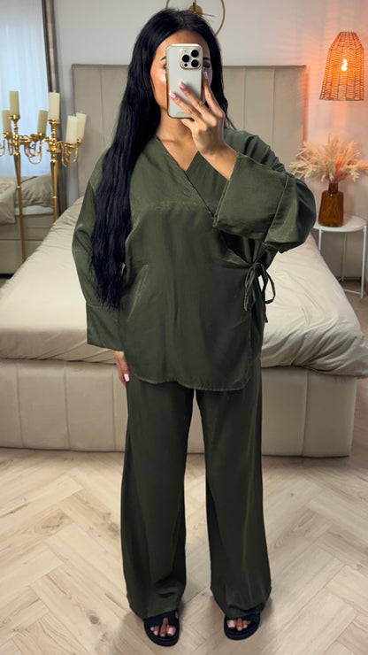 Two-Piece Set with Wrap Top and Wide-Leg Pants – Viscose Blend