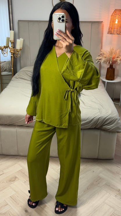 Two-Piece Set with Wrap Top and Wide-Leg Pants – Viscose Blend