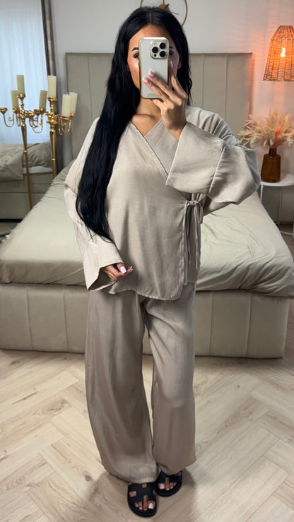 Two-Piece Set with Wrap Top and Wide-Leg Pants – Viscose Blend