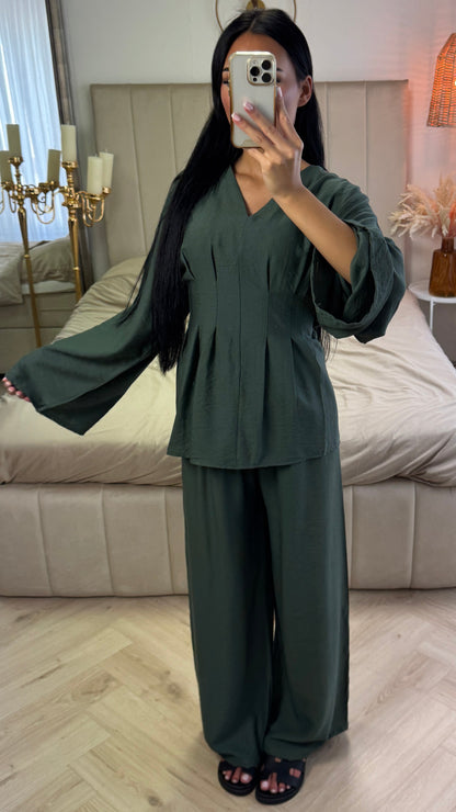 Two-Piece Set with Pleated Waistband and Wide-Pattern Trousers – Viscose Blend