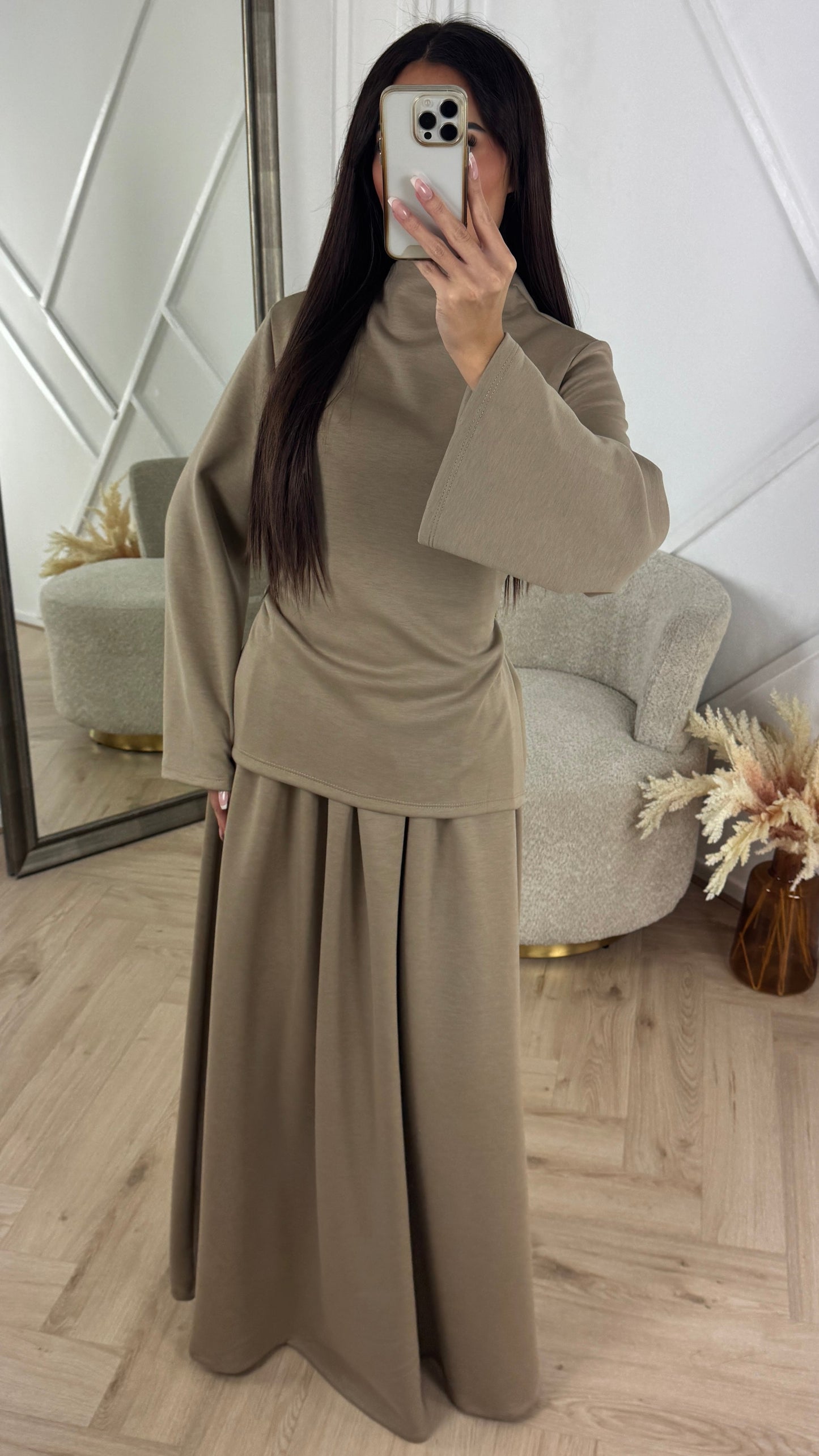 Luxurious Skirt Set with High Neck and Waistband