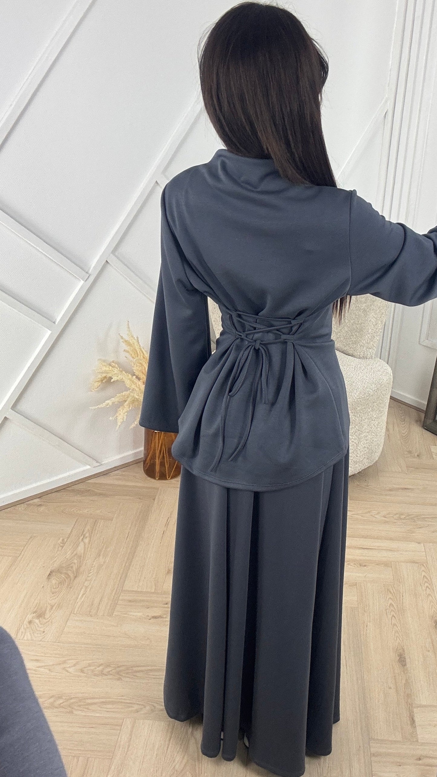 Luxurious Skirt Set with High Neck and Waistband