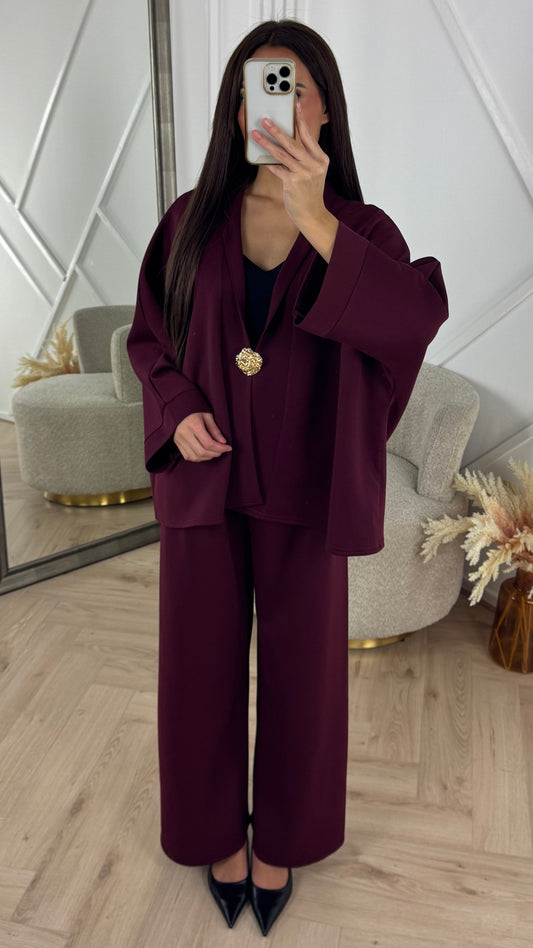 Luxurious Viscose Two-Piece Set with Gold Brooch