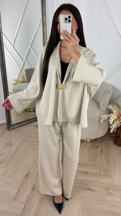 Luxurious Viscose Two-Piece Set with Gold Brooch