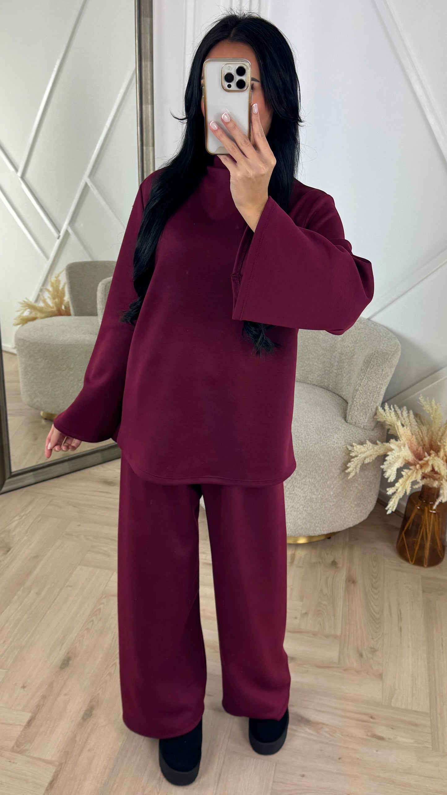 Minimal Two-Piece Set with Wide Sleeves