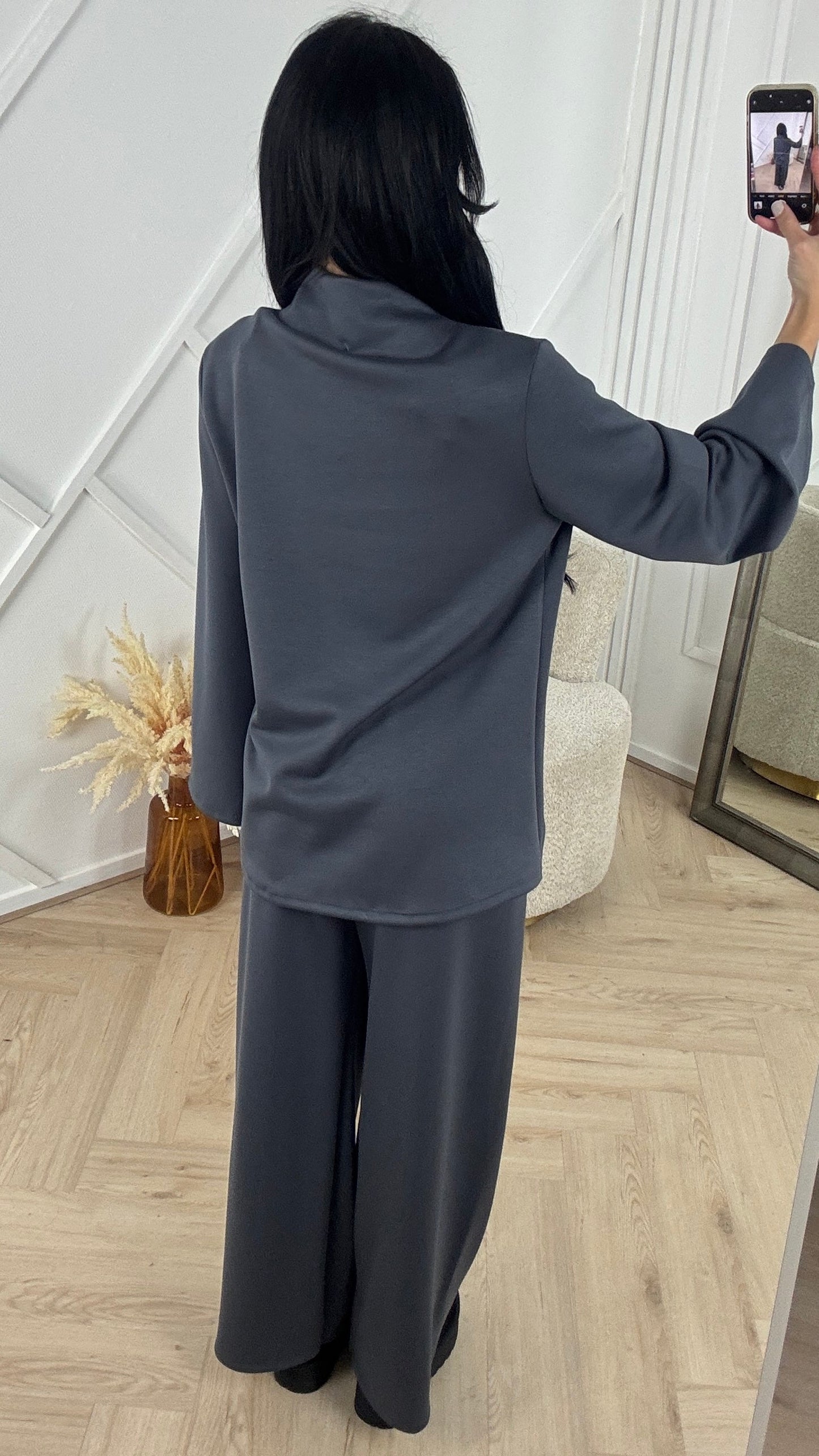 Minimal Two-Piece Set with Wide Sleeves