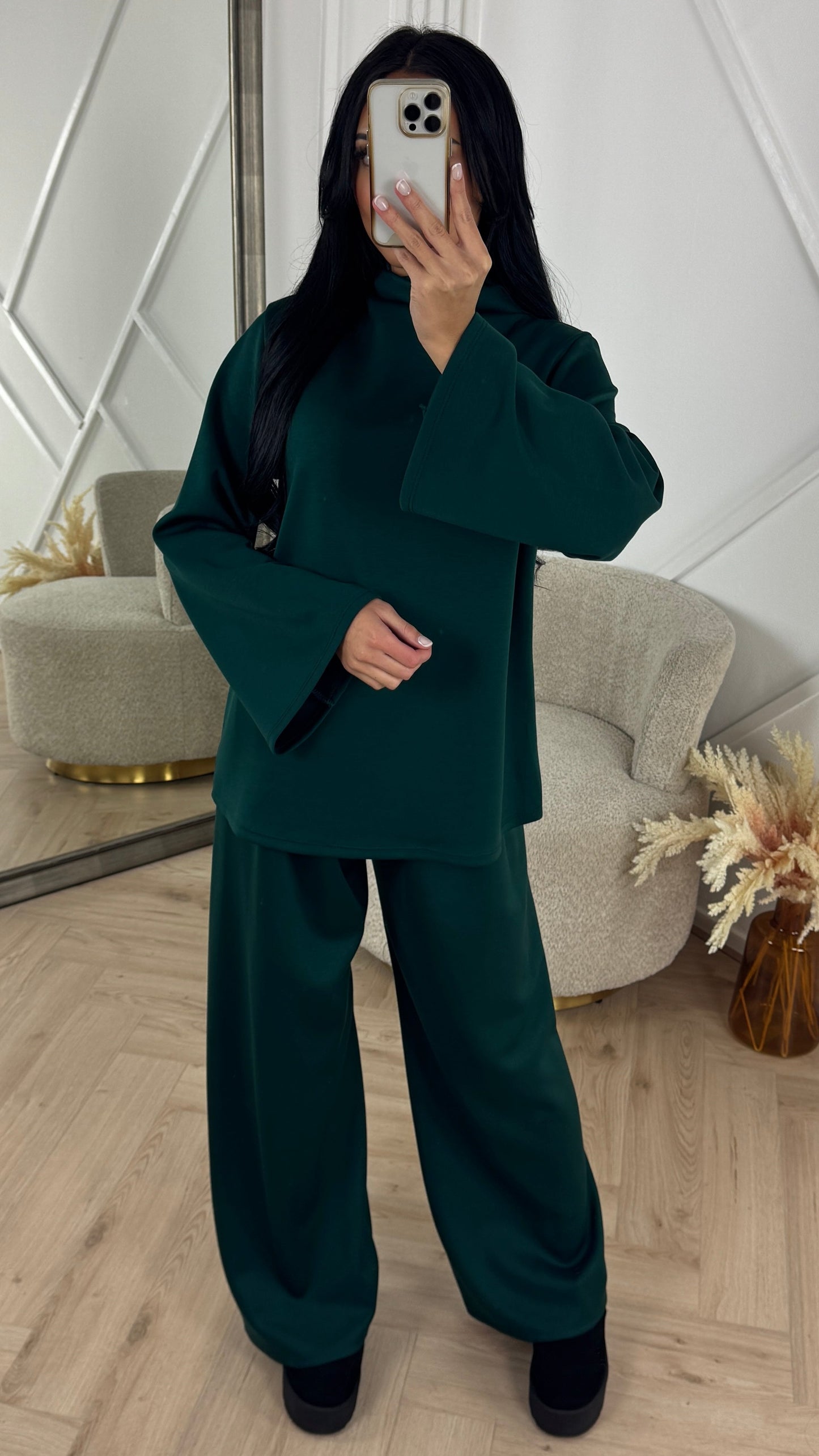 Minimal Two-Piece Set with Wide Sleeves