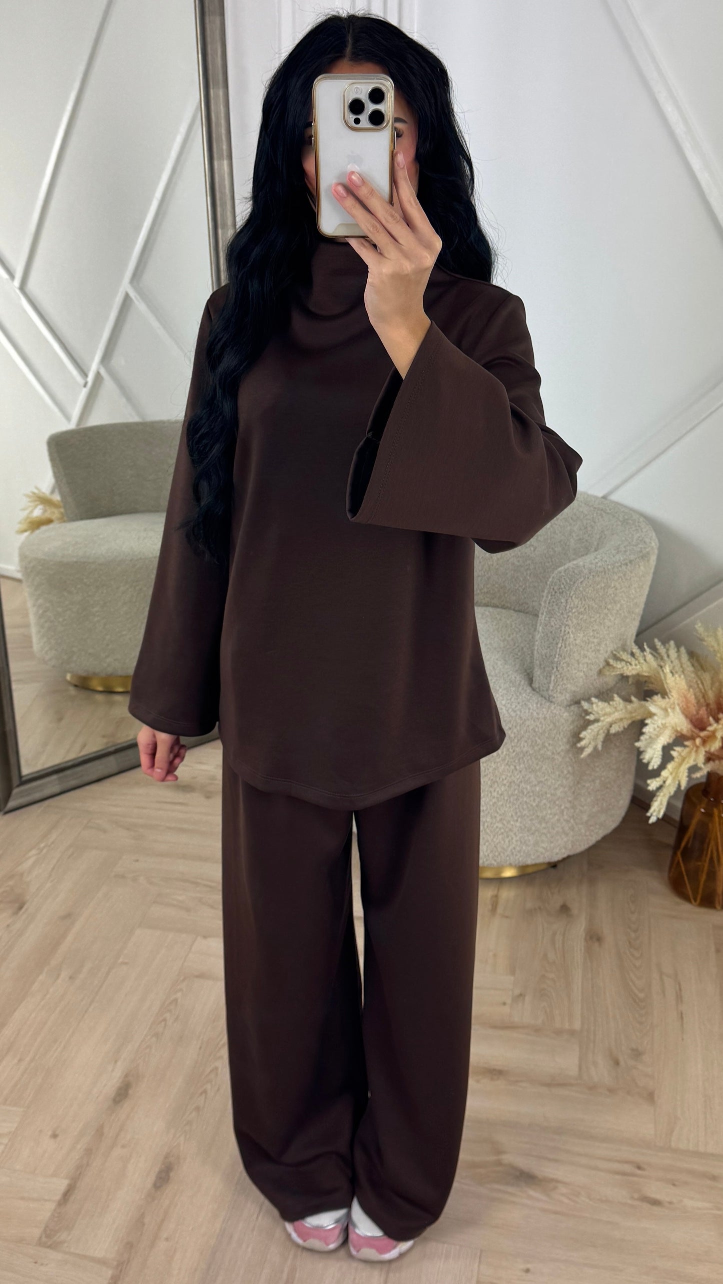 Minimal Two-Piece Set with Wide Sleeves