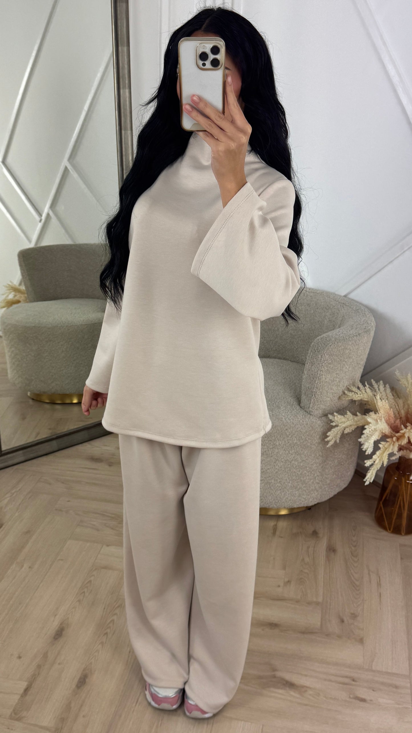 Minimal Two-Piece Set with Wide Sleeves