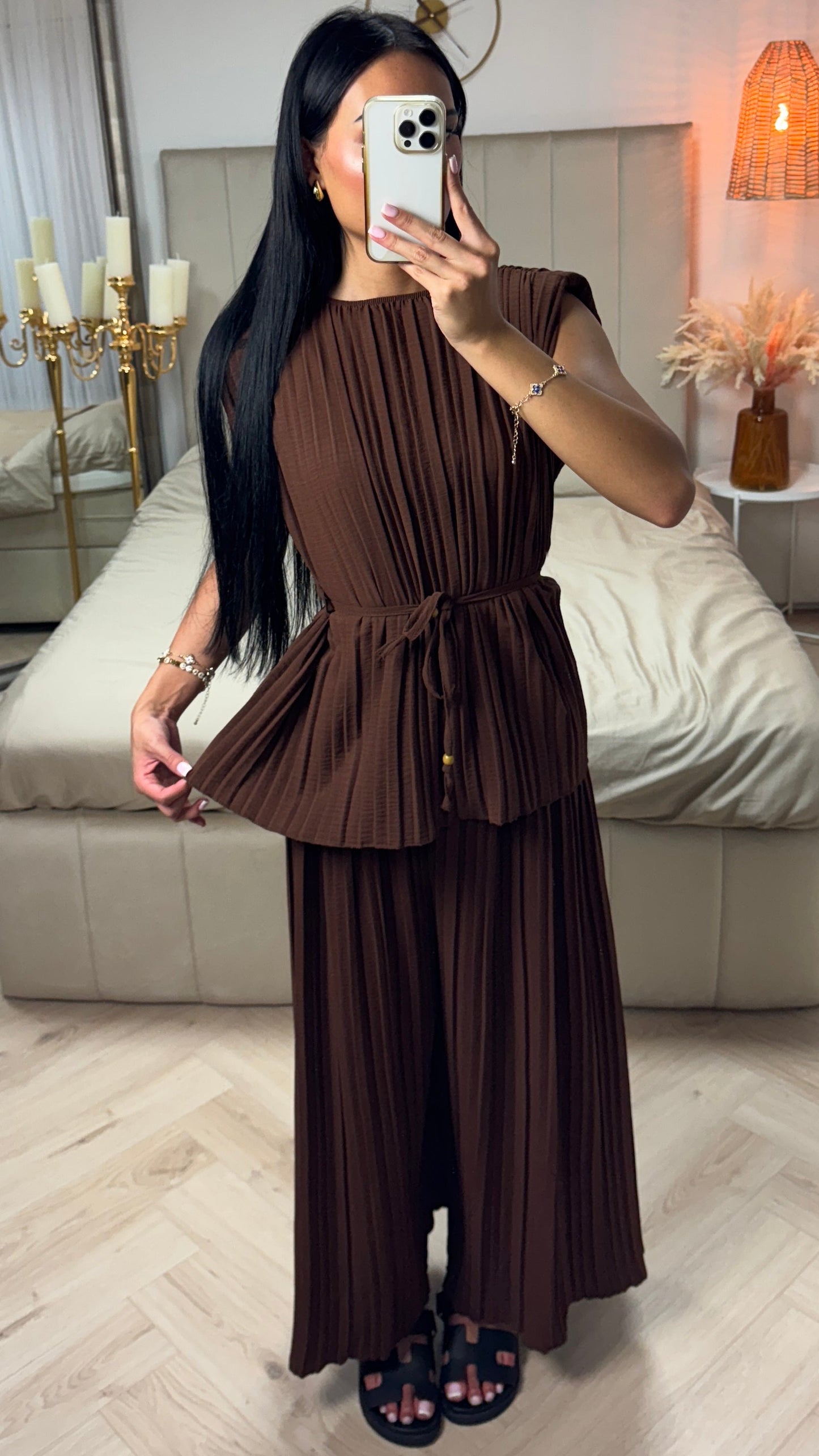 Pleated Set with Belt & Wide-leg Trousers – Elegant & Comfortable
