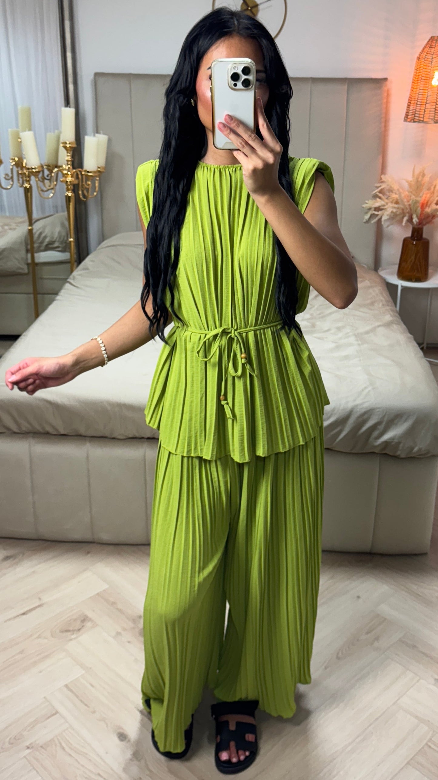 Pleated Set with Belt & Wide-leg Trousers – Elegant & Comfortable
