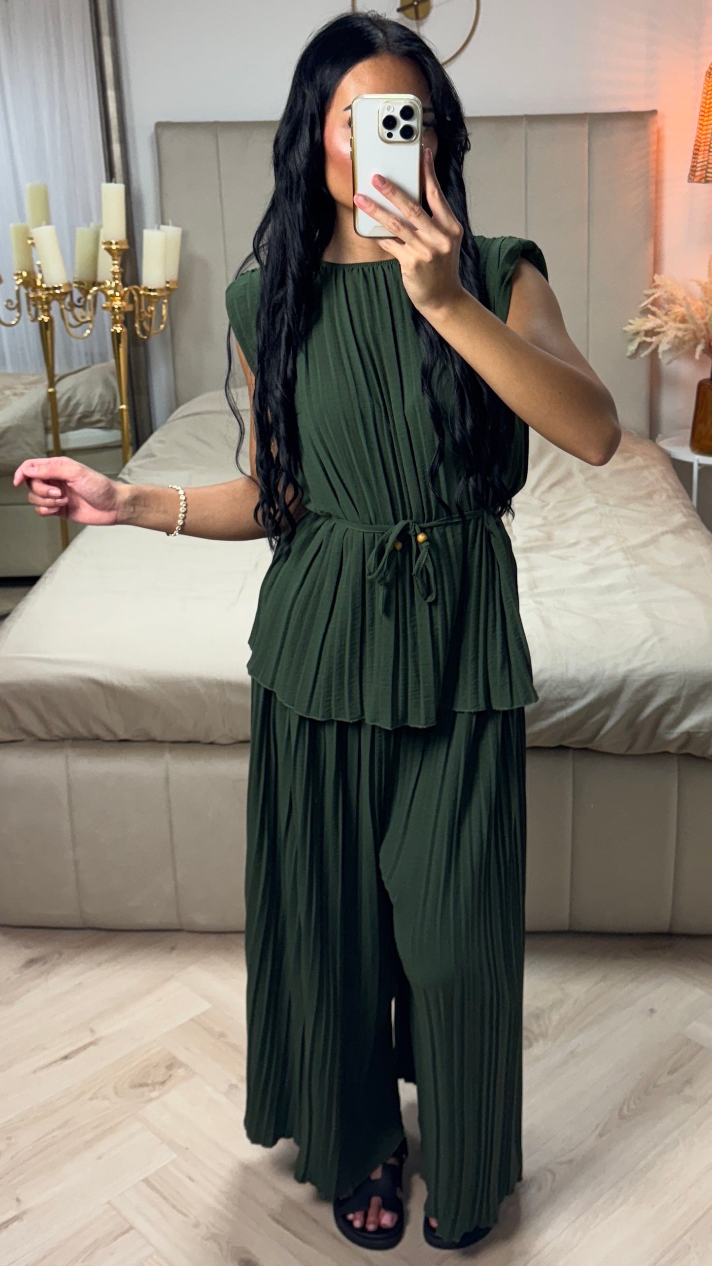 Pleated Set with Belt & Wide-leg Trousers – Elegant & Comfortable