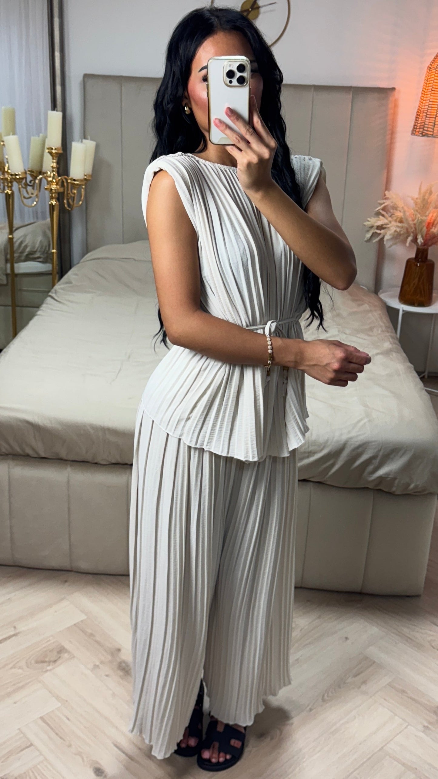 Pleated Set with Belt & Wide-leg Trousers – Elegant & Comfortable