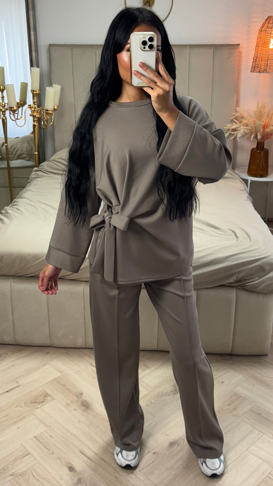 Two-Piece Set with Wide-Leg Pants and Tie Detail