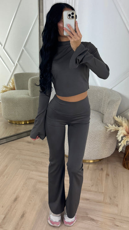 Two-Piece Stretch Set with Flared Pants & High Neck