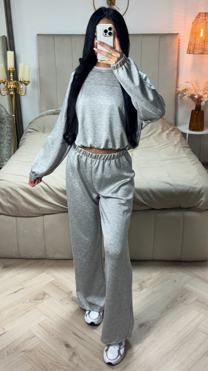 Essential Soft Shiny Crop Set Seam Detail