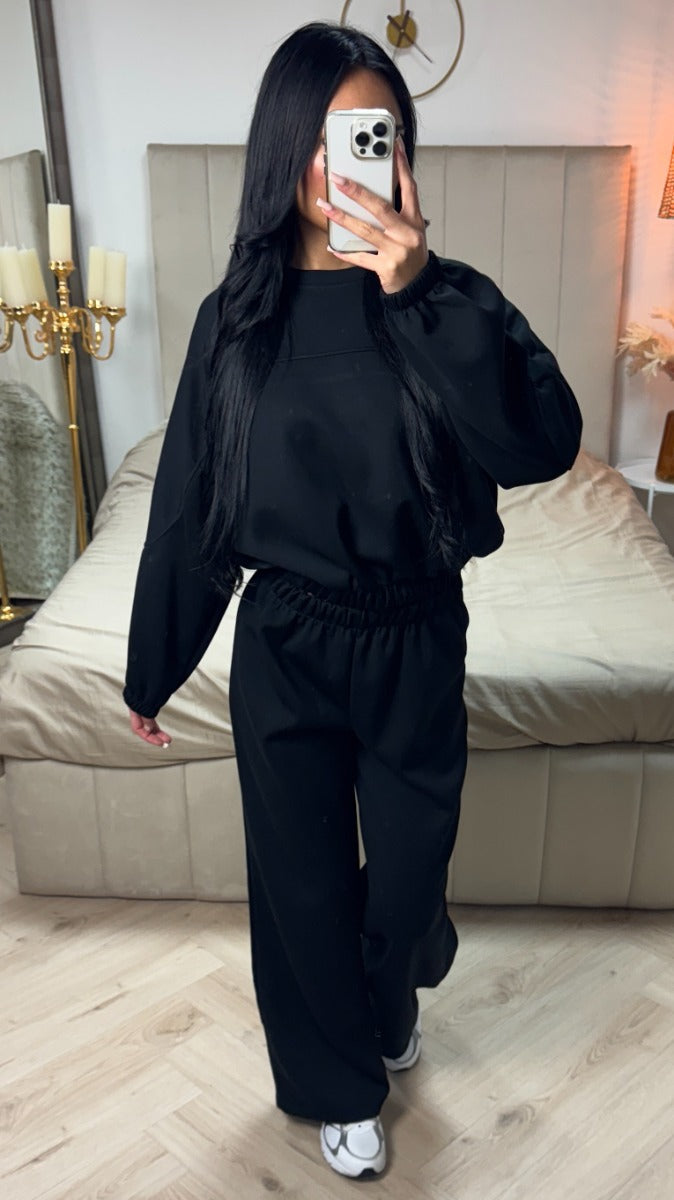 Essential Soft Shiny Crop Set Seam Detail