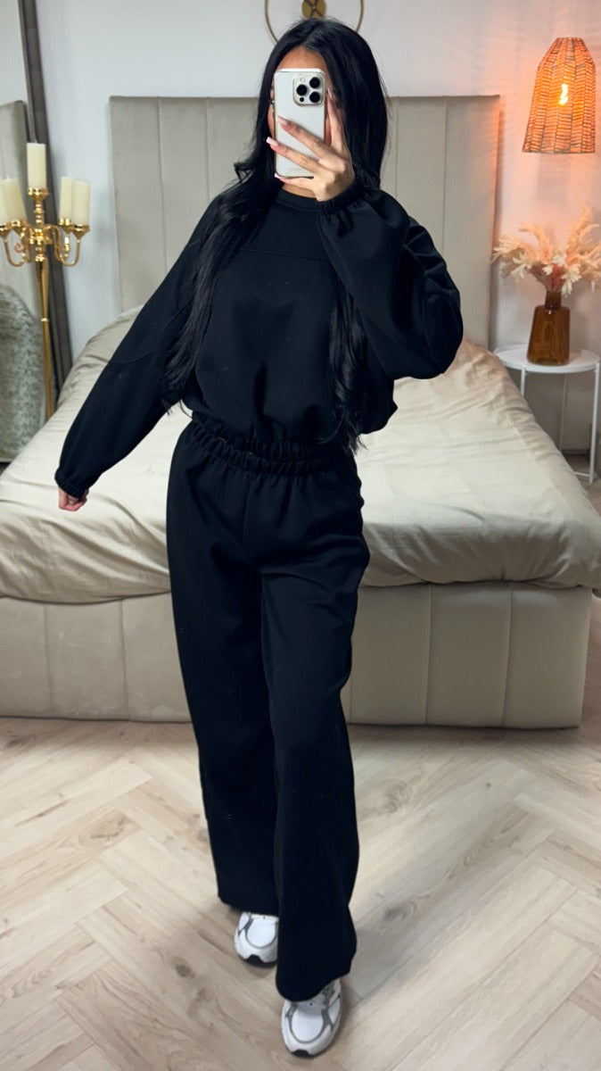 Essential Soft Shiny Crop Set Seam Detail