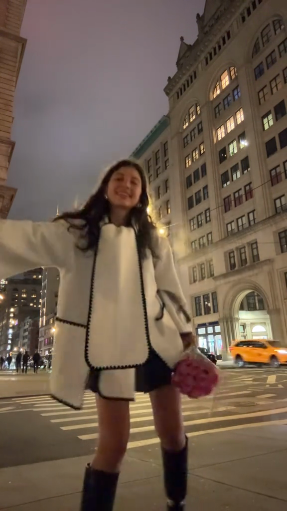 White color blocked trim jacket