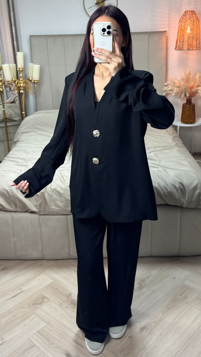 Golden Button Set Split Sleeve Detail