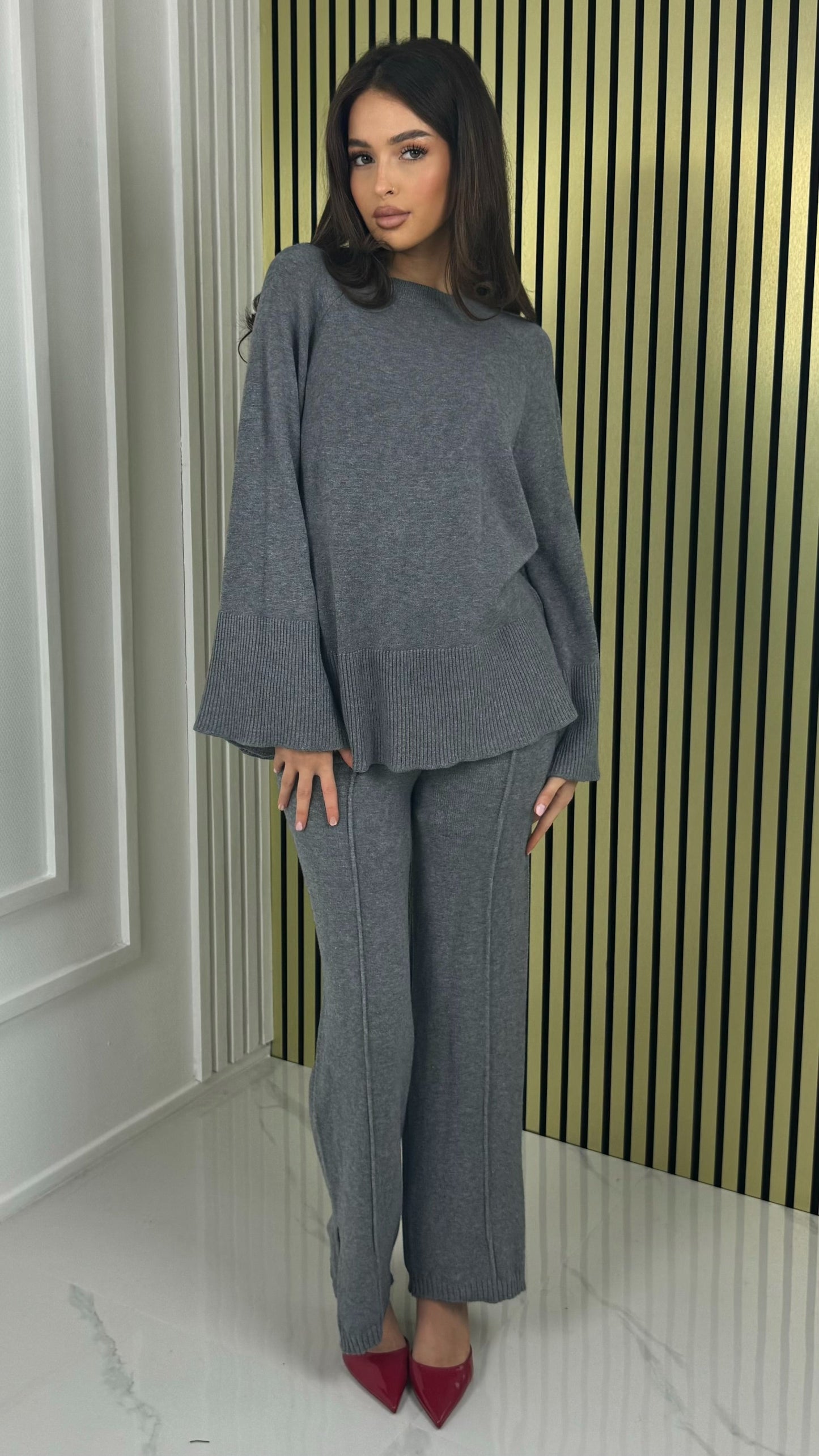 Basic Set Mid Line Stripe Split Details