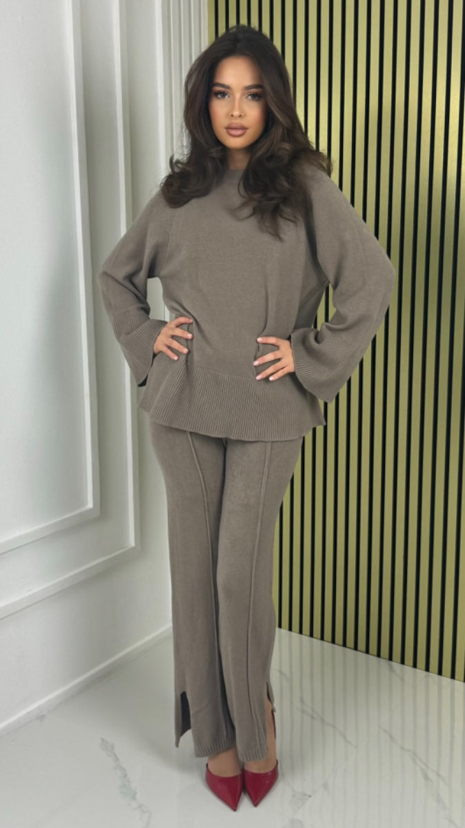 Basic Set Mid Line Stripe Split Details