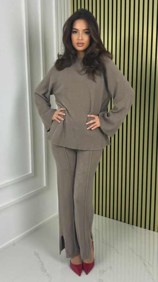 Basic Set Mid Line Stripe Split Details