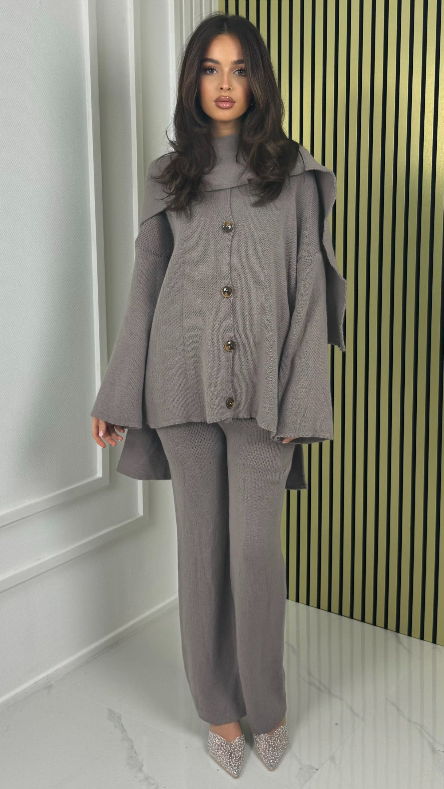 Knitwear Five Button Set Integrated Shawl