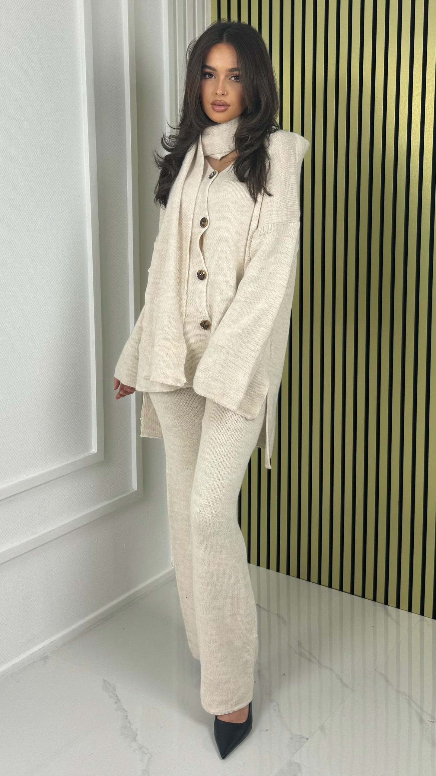 Knitwear Five Button Set Integrated Shawl