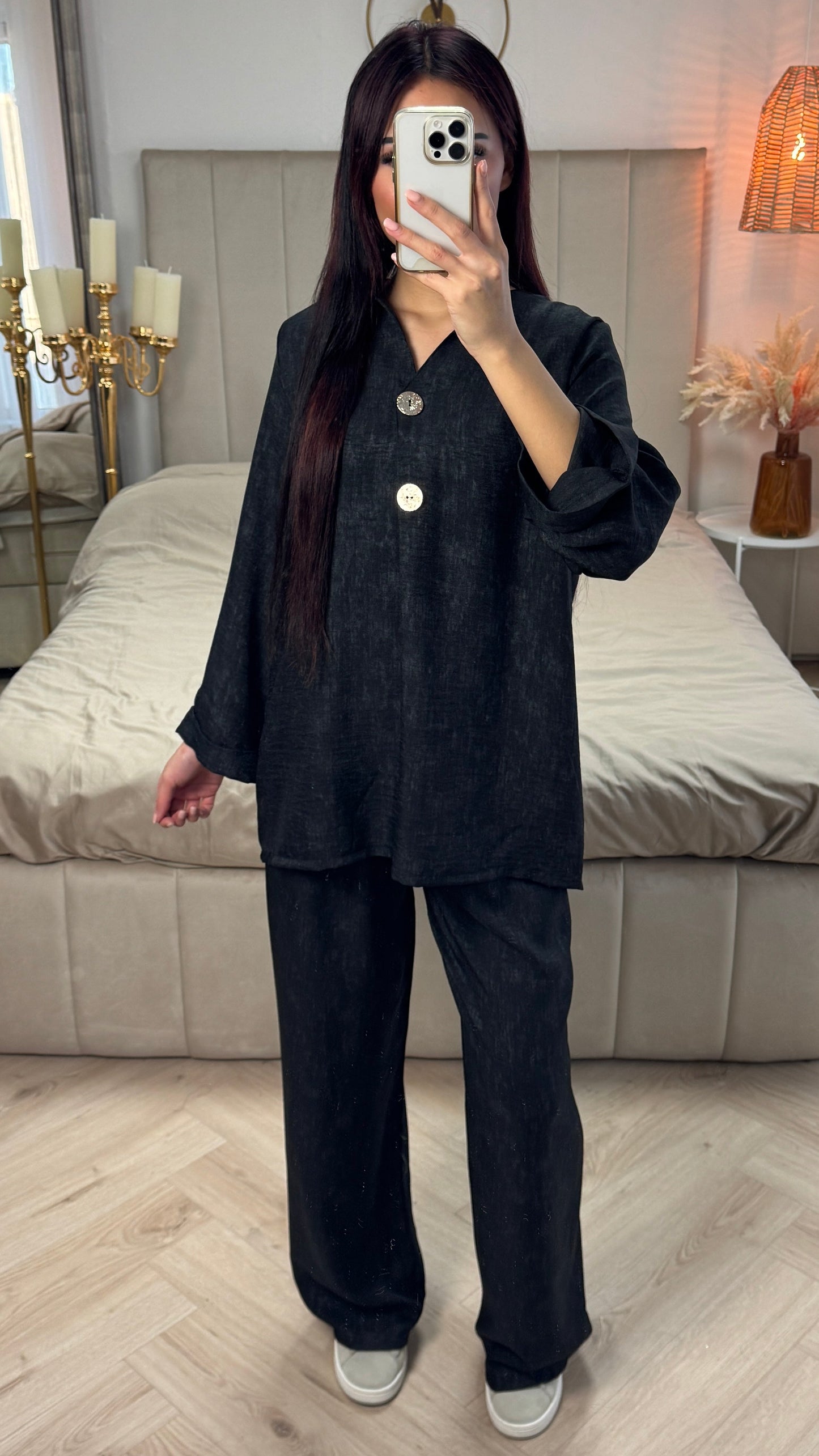 Minimalist Set Golden Button Detail