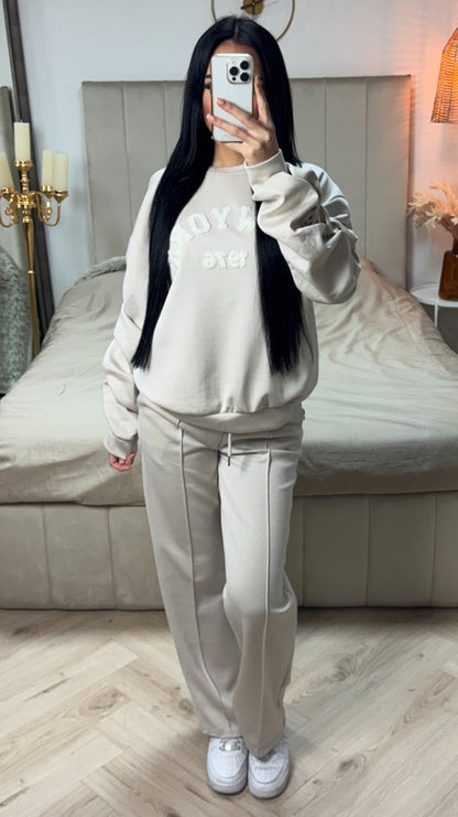 New York Sweater Ruffle Sleeve + Mid Stripe Pants Set