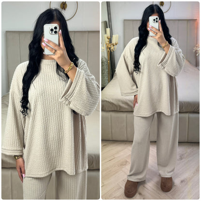 Round Neck Oversized Set Thick Curved Line Material