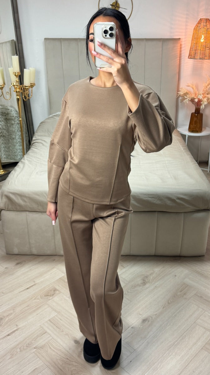 Slim Fit Essential Soft Material Set Seam Details